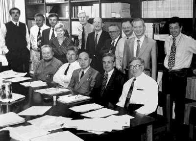 A black and white photo from 1996 of the attendees of the first meeting of the World Muscle Society